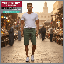 Lade das Bild in den Galerie-Viewer, Hero KINGSVILLE | Khaki Wash | STRAIGHT FIT | Bermuda | Summer Denim | Herren | vor orientalischem Markt