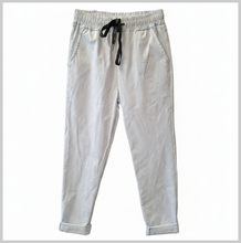 Lade das Bild in den Galerie-Viewer, PAPERBAG-HOSE | WHITE | DAMEN
