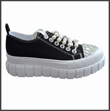 Lade das Bild in den Galerie-Viewer, PLATEAU-SNEAKER | BLACK | PERLEN | DAMEN