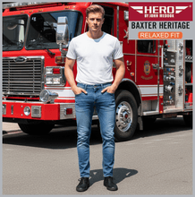 Lade das Bild in den Galerie-Viewer, HERO BAXTER Heritag | blue bleached | Stretch Denim | Relaxed Fit | Jeans Hose | HERREN | vor Feuerwehrauto