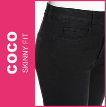 Lade das Bild in den Galerie-Viewer, STOOKER COCO | Black Denim | 3/4 Capri Stretch Jeans | Skinny Fit | DAMEN | Frontansicht Hüfte