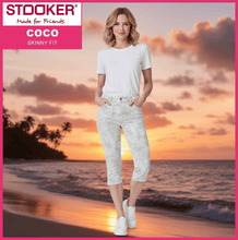 Lade das Bild in den Galerie-Viewer, STOOKER COCO | GREEN PALM LEAF | 3/4 Capri Stretch Jeans | Skinny Fit | DAMEN | Sonnenuntergang am Strand