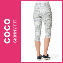 Lade das Bild in den Galerie-Viewer, STOOKER COCO | Soft Green Leaves | 3/4 Capri Stretch Jeans | Skinny Fit | DAMEN