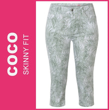 Lade das Bild in den Galerie-Viewer, STOOKER COCO | GREEN PALM LEAF | 3/4 Capri Stretch Jeans | Skinny Fit | DAMEN | Frontansicht Lager