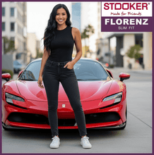 Lade das Bild in den Galerie-Viewer, STOOKER FLORENZ | Black Denim Stripe | Stretch Jeans | Slim Fit | DAMEN | vor Sportwagen