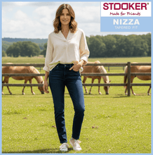 Lade das Bild in den Galerie-Viewer, STOOKER NIZZA | Dark Blue Denim | Stretch Jeans | Tapered Fit | DAMEN | vor Pferde