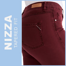 Lade das Bild in den Galerie-Viewer, STOOKER NIZZA | Dark Bordeaux | Stretch Jeans | Tapered Fit | DAMEN | Rückansicht Gesäß
