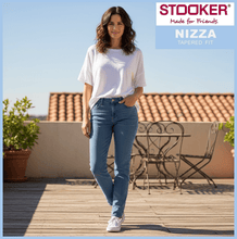 Lade das Bild in den Galerie-Viewer, STOOKER NIZZA | Light Blue Used | Stretch Jeans | Tapered Fit | DAMEN | auf Balkon
