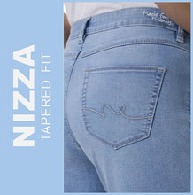 Lade das Bild in den Galerie-Viewer, STOOKER NIZZA | Light Blue Wash | Stretch Jeans | Tapered Fit | DAMEN | Rückansicht Gesäß