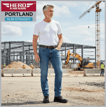 Lade das Bild in den Galerie-Viewer, HERO PORTLAND | Lightblue Wash | Stretch Jeans Hose | Slim Straight Fit | HERREN | vor Baustelle