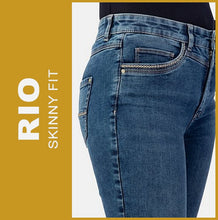 Lade das Bild in den Galerie-Viewer, STOOKER RIO | Authentic blue wash | Stretch Jeans | Skinny Fit | Fexxi Move Strass | DAMEN | Frontansicht Hüfte