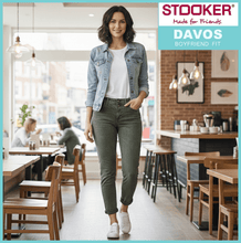 Lade das Bild in den Galerie-Viewer, STOOKER DAVOS | Green Wash | Stretch Jeans | Boyfriend Slim Fit | DAMEN | im Cafe
