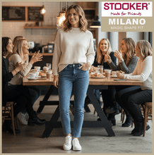 Lade das Bild in den Galerie-Viewer, STOOKER MILANO | Soft Blue Stripe | Magic Shape Fit | Damen | vor jungen Frauen
