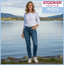 Lade das Bild in den Galerie-Viewer, STOOKER NIZZA | Blue Stone | Stretch Jeans | Tapered Fit | DAMEN | vor See
