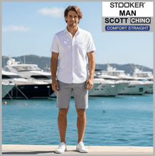 Lade das Bild in den Galerie-Viewer, Stooker SCOTT CHINO | Herren | Minimal Aop | COMFORT STRAIGHT FIT | Bermuda-Hose | vor Jachthafen
