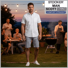 Lade das Bild in den Galerie-Viewer, Stooker SCOTT CHINO | Herren | Silvergrey | COMFORT STRAIGHT FIT | Bermuda-Hose | vor Grillparty
